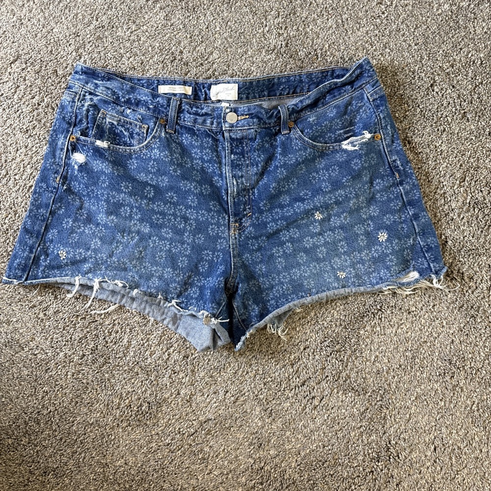 Universal Thread Women's High Rise Denim Shorts Blue with Flower Detail Size 17